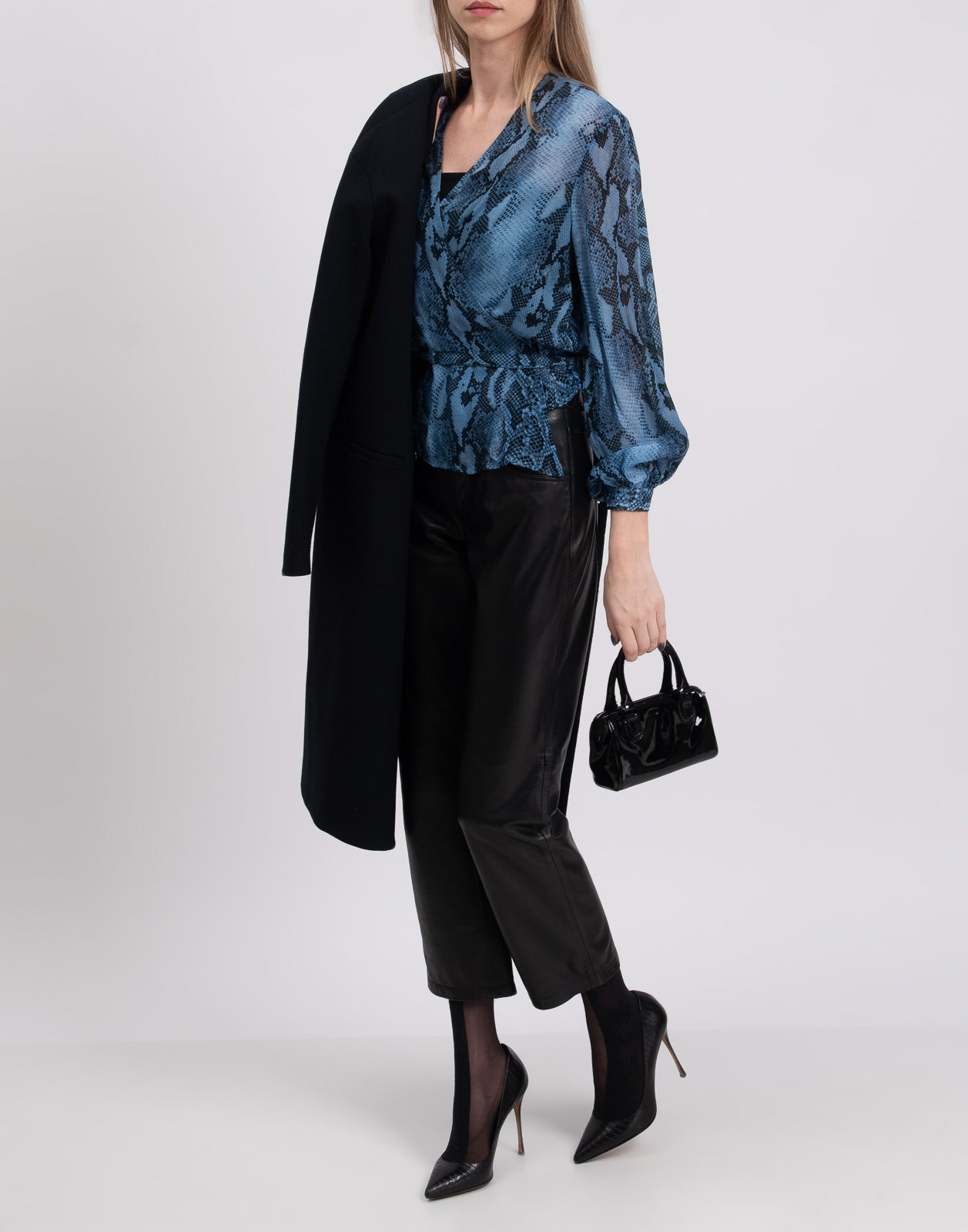 8 Wrap Top Size IT 40 / S Snakeskin Pattern Long Sleeve V-Neck Made in Italy gallery main photo