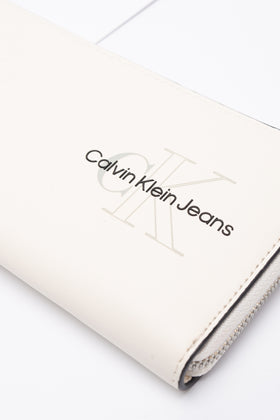 CALVIN KLEIN JEANS Clutch Wallet PU Leather Sculpted Logo Zip Around Card Pocket gallery photo number 5