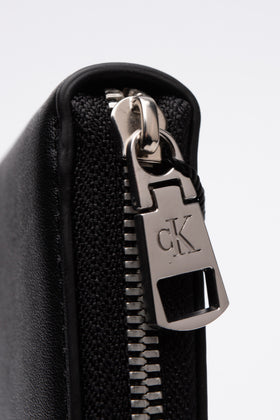 CALVIN KLEIN JEANS Sculpted Zip Around Clutch Wallet PU Leather Logo Card Pocket gallery photo number 6