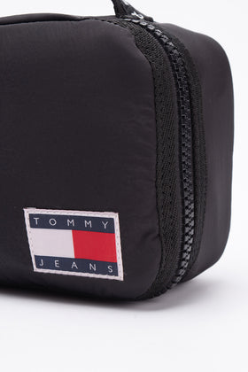 TOMMY JEANS Recycled Wash Bag Hanging Hook Padded Top Handle Zip Around gallery photo number 6